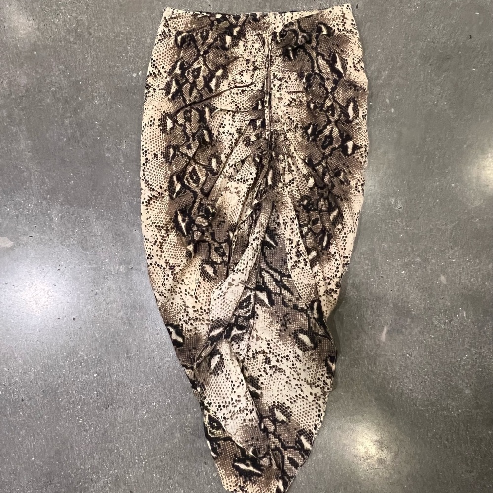 Jluxelabel snake print skirt in size large
